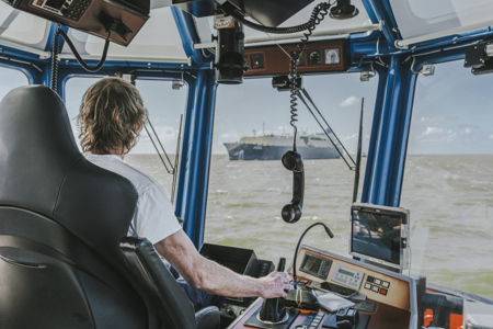 Again Wagenborg performs safe tug assistance for LNG carrier in Eemshaven