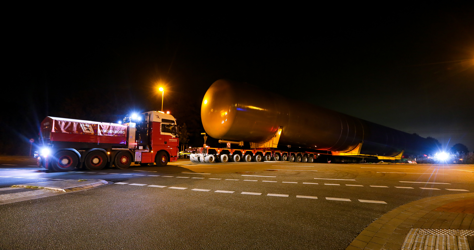 Riesige Gasspeicher nach Krefeld