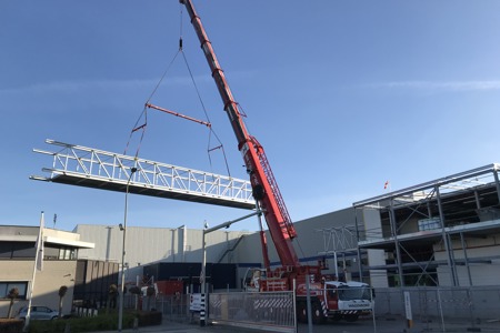 Fußgängerbrücke in Boxtel montiert