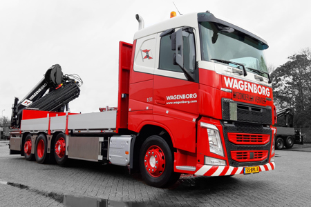 Neuer Volvo-Kastenwagen mit HIAB-Autoladekran für Wagenborg Nedlift!