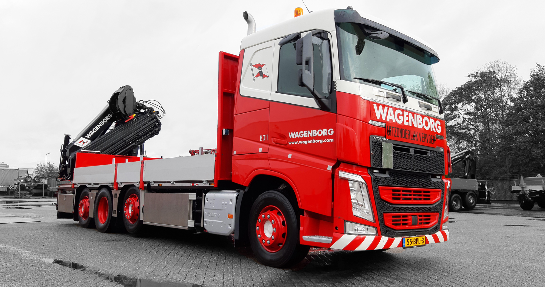 Neuer Volvo-Kastenwagen mit HIAB-Autoladekran für Wagenborg Nedlift!