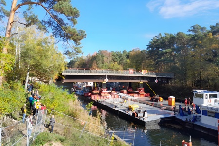 Außergewöhnliche Brückenverlegung in Berlin