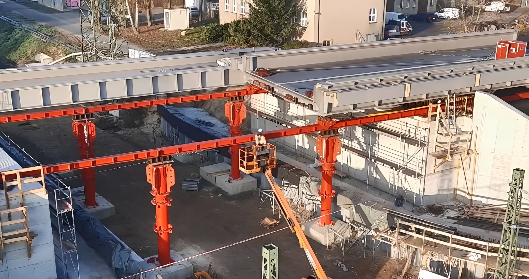 Eisenbahnbrücke Blankenfelde in Bewegung