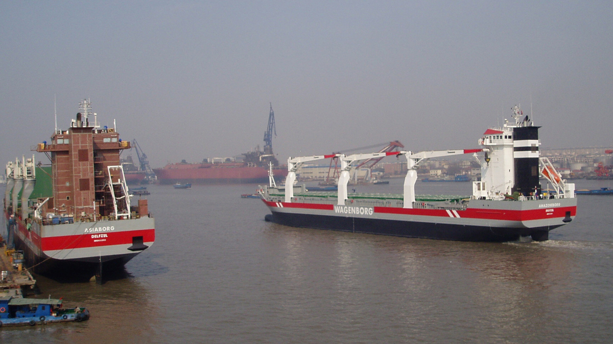 In the period between 2006 and 2013, 25 vessels are built in China, all with ice class 1A and equipped with deck cranes.