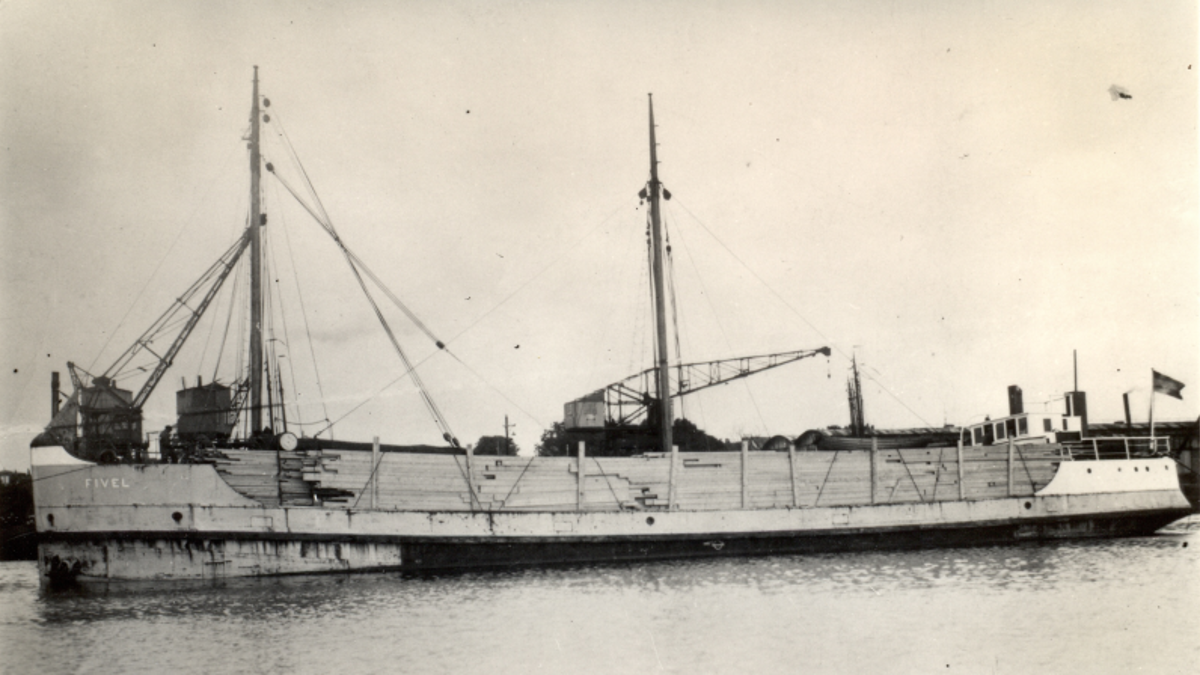 The first motor vessel "Fivel" is purchased in 1927. 