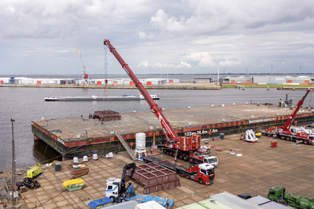 Mobilization pontoon marks start of Wagenborg's first decommissioning project