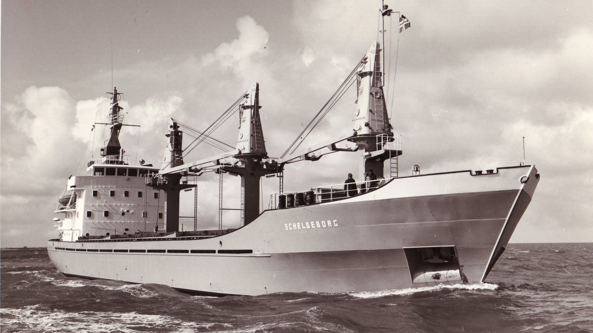 The first vessel in a new generation of wood vessels with right-angled holds comes in 1970 as ‘Scheldeborg’.